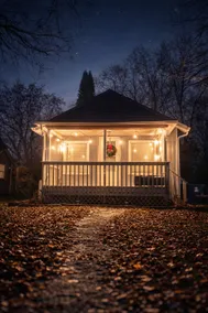 The Blue Bungalow - 2 Bed Close to Highway - Image 2