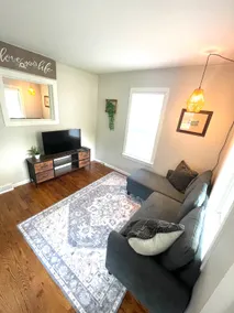 The Blue Bungalow - 2 Bed Close to Highway - Image 5