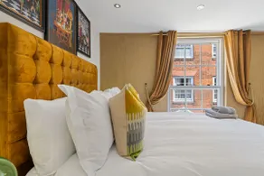 Entire City Centre Flat~ FREE parking available - Image 2