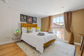 Entire City Centre Flat~ FREE parking available - Image 3