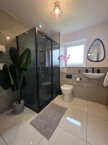 Entire Spacious 3-Bed Family Home, City Centre, Free Parking, Garden - Image 3