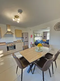 Entire Spacious 3-Bed Family Home, City Centre, Free Parking, Garden - Image 3