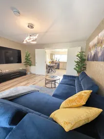 Entire Spacious 3-Bed Family Home, City Centre, Free Parking, Garden - Image 4