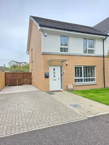 Entire Spacious 3-Bed Family Home, City Centre, Free Parking, Garden - Image 5