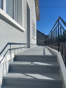 House with garden, rated 3 stars - Image 2