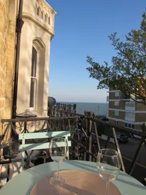 Sea View - Balcony - Free Parking - Image 3
