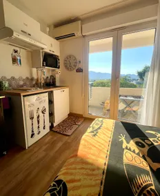 Quiet 1-bedroom apartment, terrace, pool, 2–3 people, cleaning included - Image 4