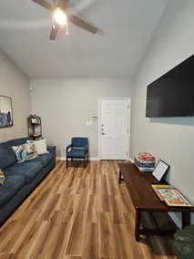 Three-bedroom apartment #4 - Image 2