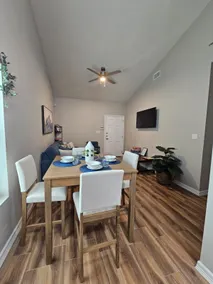 Three-bedroom apartment #4 - Image 4