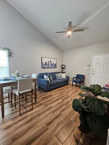 Three-bedroom apartment #4 - Image 3