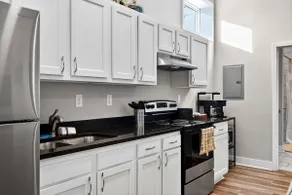 The Matt Winn Suite A Cozy Modern Brick Home - Image 4