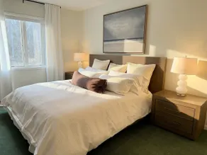 Lux Bayview Condo| 2 Bed | Sleeps 6-7| Close to DT - Image 3