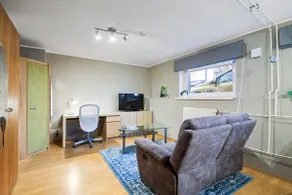 Cozy studio apartment with a desk - Image 2