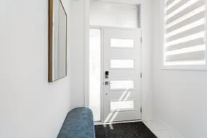 Bright & New Home, Great place - Image 3