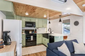 Designer Cabin near SNP w/ Coffee Bar & FirePit - Image 5