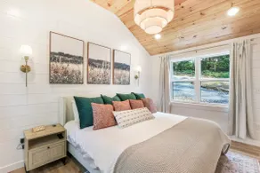 Designer Cabin near SNP w/ Coffee Bar & FirePit - Image 4