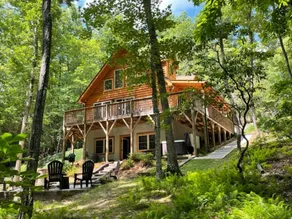 Privat bjælkehytte, 2 soveværelser / 2 badeværelser med boblebad på 5 private acres - Image 2