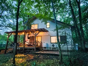 Renewal!Authentic BBQ with a roof, 100-inch theater, and games | Max 12 people | 3 bedrooms | Pets allowed | 3 cars - Image 2