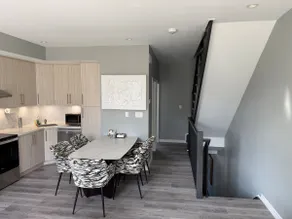 Spacious New 3BR Townhome Walking to Falls - Image 5
