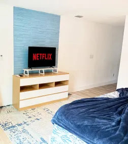 Cozy Studio w/ Hot Tub 7 Min to Downtown & Beach - Image 3