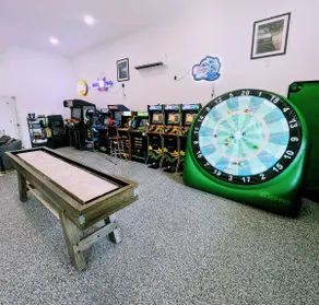 ”Gamers Garage” Lakehome Game Room & Putting Green - Image 2