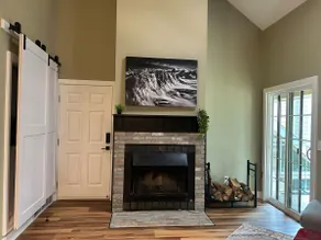 Newly Renovated Top Floor Condo - Image 4