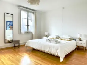 Amazing View with balcony and free Parking - Image 2