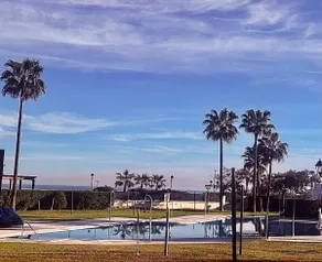 2 bedrooms right on the beach and free parking in Manilva - Image 5