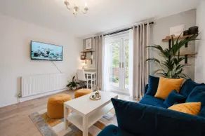Modern 2 Bedroom House with Parking - Image 5