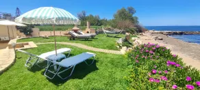 Aqua Luna Bay - Romantic Beachfront Suite & Garden - Image 3