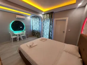stone gate room - Image 5
