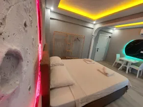 stone gate room - Image 3
