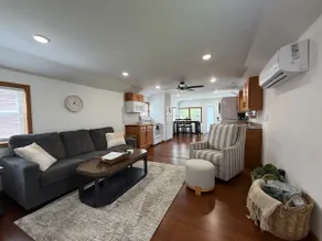 Relaxing Waterfront Retreat - Image 2