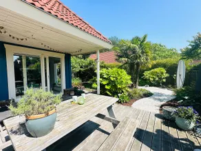 Tropical paradise with pool - Image 3