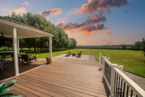 Family home with huge fenced in yard - Image 4