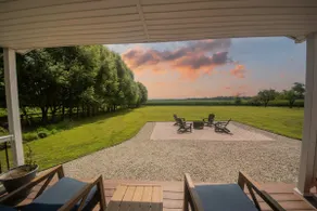 Family home with huge fenced in yard - Image 5