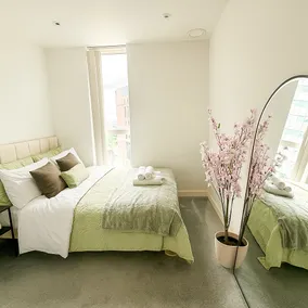 Stylish Croydon Apartment | Rooftop Terrace - Image 2