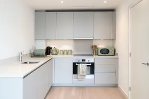 Stylish Croydon Apartment | Rooftop Terrace - Image 3