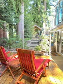Private .deck•Natrue•King Bed • Near Lynn Canyon - Image 2