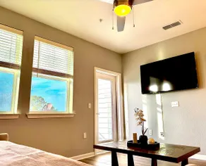 Riverfront Getaway • JAX Airport Access - Image 2
