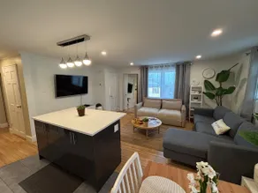 Modern 3Bd hidden gem + parking/ - Image 2