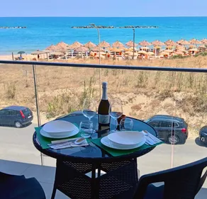 Beachfront dream – 2 Bedrooms with Wow View! - Image 2