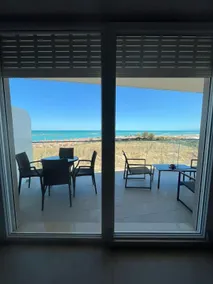 Beachfront dream – 2 Bedrooms with Wow View! - Image 5