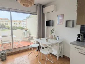 Terrace studio with marina view + air conditioning + parking/beach - Image 4
