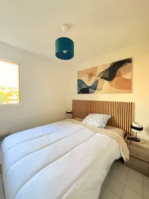 Private 2-bedroom apartment with balcony/pool/parking - Image 5