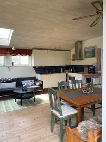 Seaside apartment with a patio - Image 3