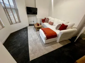 Modern 1 Bedroom Apartment - The Den - Image 4