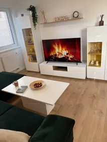 Topoľčianska Apartment Bratislava - Cozy stay with parking, AC & 10min tram to Old Town - Image 2