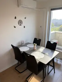 Topoľčianska Apartment Bratislava - Cozy stay with parking, AC & 10min tram to Old Town - Image 5