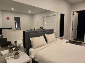 Luxurious Private Studio - Image 4